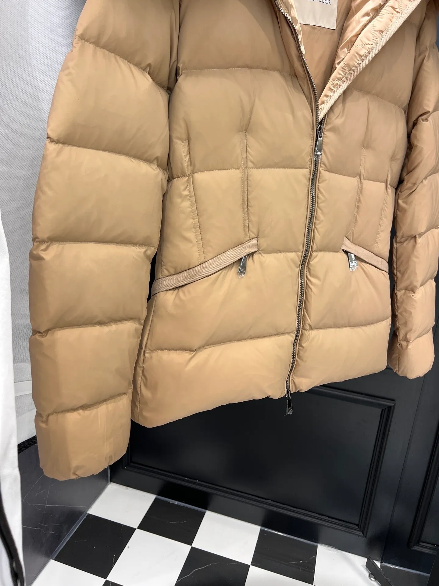 MONCLER Boed Boed longue saison ， ， 。 (! ， ) Boed ， ， 。 longue saison ， 。 · longue saison .Longue saison · · · · ， ·